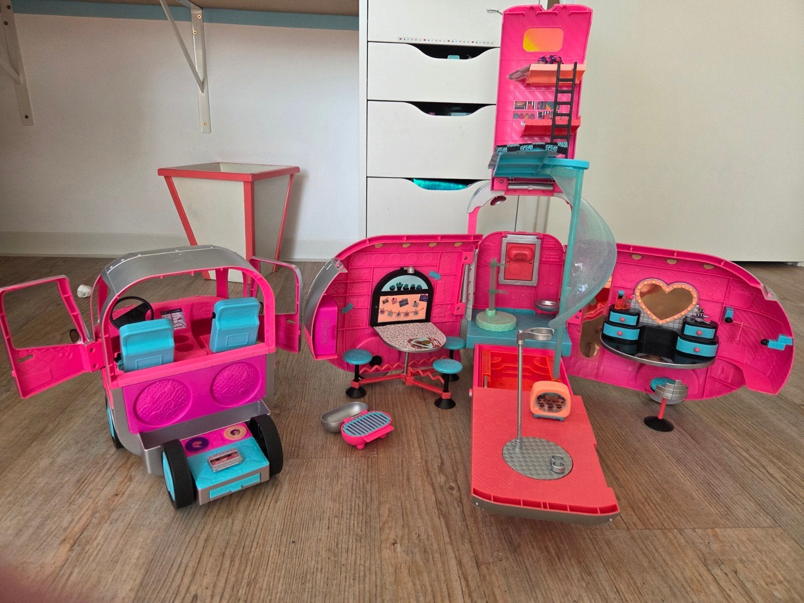 L.O.L. Surprise! Glamper 2-in-1 Camper met accessoires + pop, Ophalen of Verzenden, Zo goed als nieuw