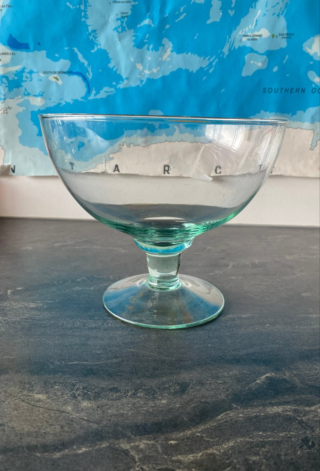 Vintage Glazen Schaaltje op Voet - Groen Getint Glas, Ophalen of Verzenden