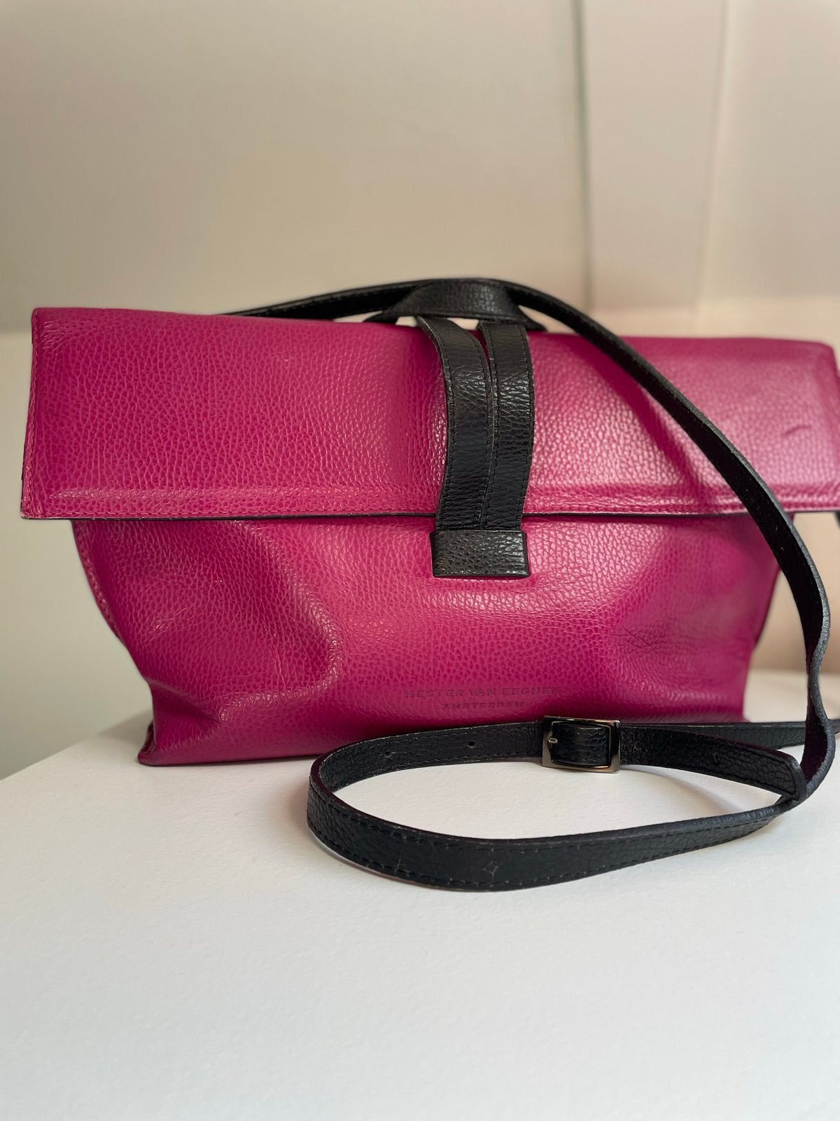 Hester van Eeghen design tas - Fuchsiaroze leer, Sieraden, Tassen en Uiterlijk, Tassen | Damestassen, Ophalen of Verzenden, Gebruikt