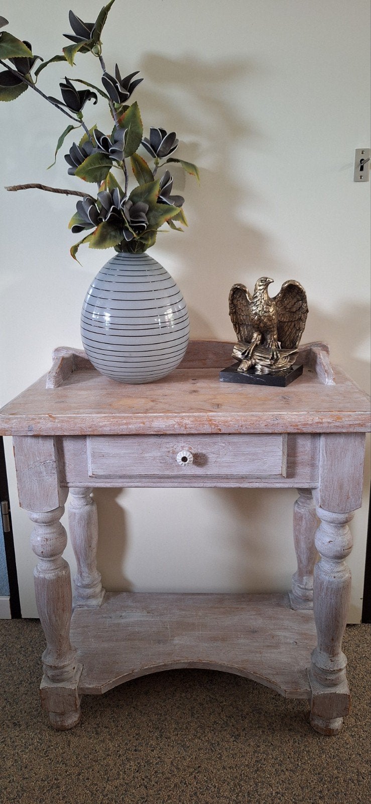PRACHTIG TAFELTJE  HOUT., Huis en Inrichting, Tafels | Sidetables, Ophalen of Verzenden, 25 tot 50 cm, Rechthoekig
