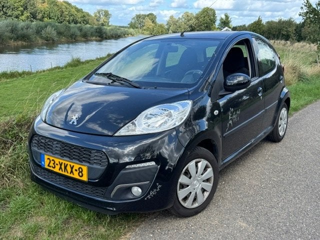 Peugeot 107 1.0 12V 5DR 2-TRONIC 2012 Zwart uit 2012 met nav, Euro 5, Stof, 4 stoelen, Origineel Nederlands