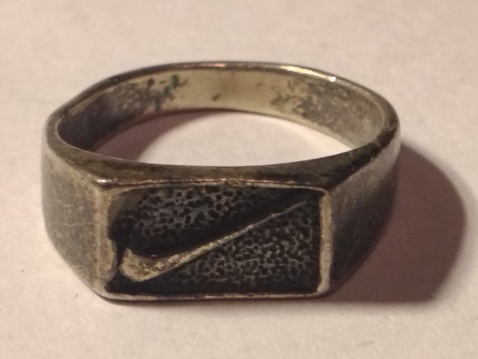Nike Zegelring GEMERKT ZILVER 5.28 GRAM, Sieraden, Tassen en Uiterlijk, Ringen, Ophalen of Verzenden