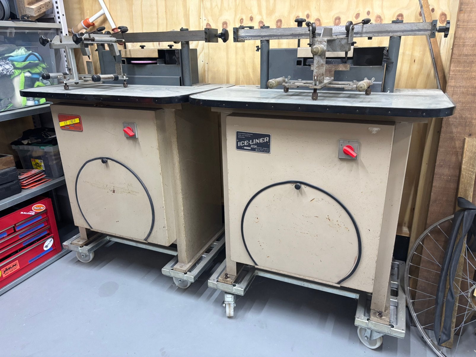 2x professionele Schaatsslijpmachine’s ice-liner, Ophalen, Zo goed als nieuw, 1000 watt of meer, Haakse handslijpmachine