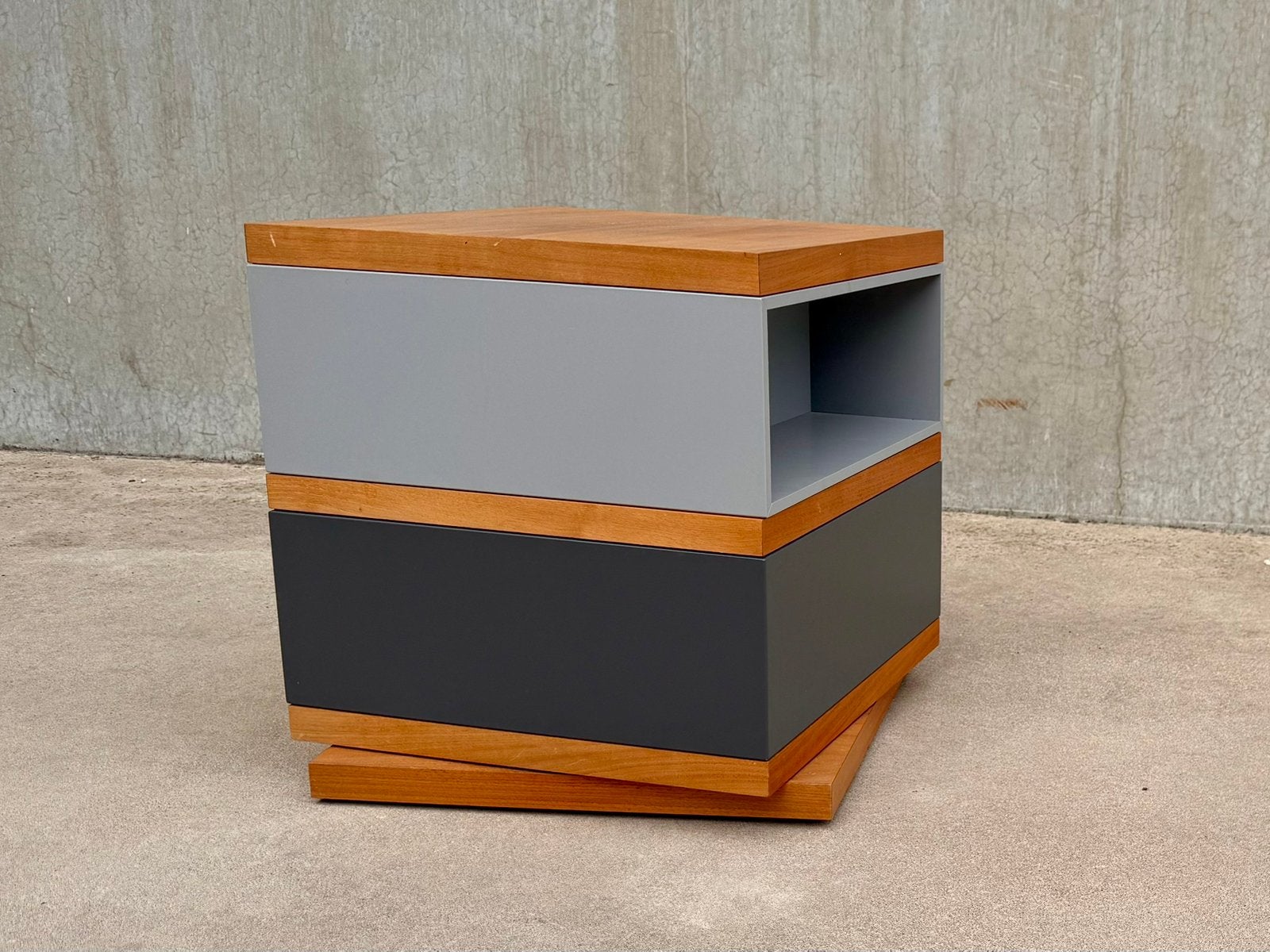PASTOE design draaibare kast | bijzet tafel TOTEM Van Duysen, Huis en Inrichting, Vitra B&B Italia Wittmann Brokis Cassina Moooi Dutch Ligne Rose