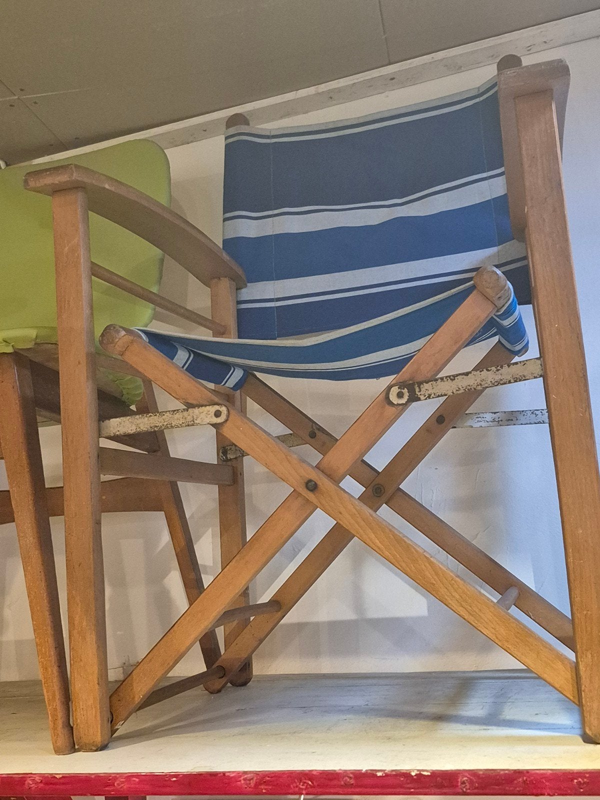 Vintage houten regisseursstoel met blauw-wit gestreepte stof, Huis en Inrichting, Ophalen