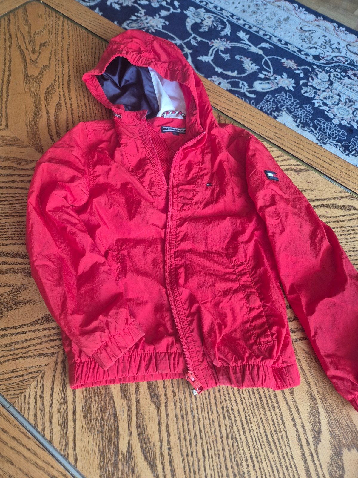 Tommy Hilfiger Rode Jas Maat 110, Kinderen en Baby's, Kinderkleding | Maat 104, Ophalen of Verzenden, Zo goed als nieuw, Jongen