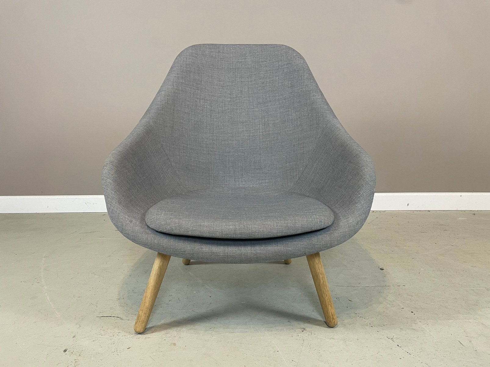 Hay AAL 92 “About a lounge chair” in nette staat inc kussen, Huis en Inrichting, Fauteuils, Ophalen, Zo goed als nieuw, Stof