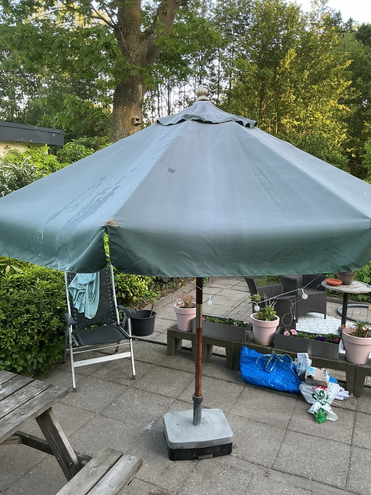 Grote groene parasol met voet of zonder voet, Tuin en Terras, Ophalen of Verzenden, Gebruikt, 2 tot 3 meter, Stokparasol
