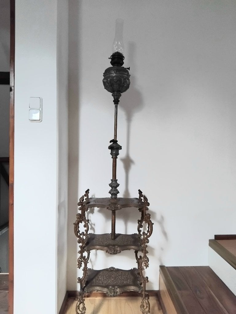 Etagere olielamp Musterschutz 19de eeuws, Ophalen