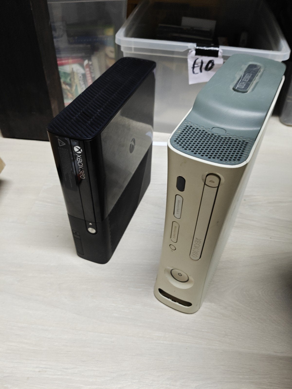 DEFECT Xbox 360 Consoles - Wit en Zwart Model, Gebruikt, One Microsoft Way, Redmond, WA 98052, USA, Microsoft, 360 Pro of Premium