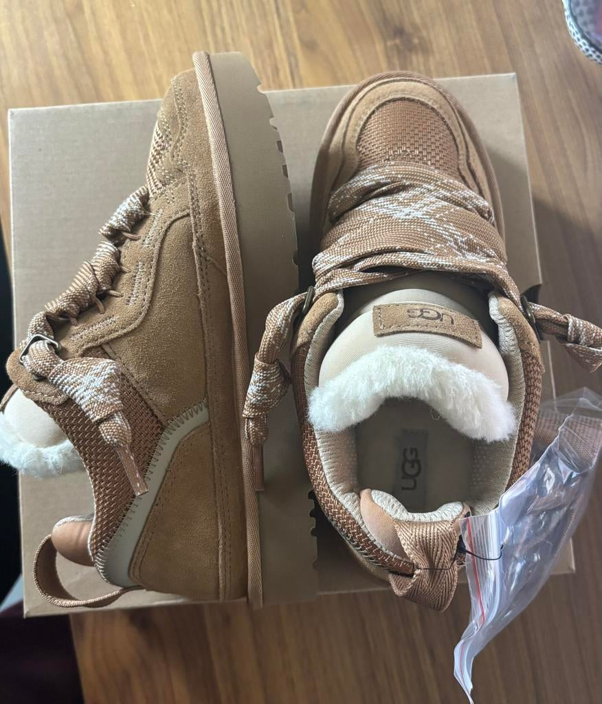 UGG sneakers cognac, Bruin, Nieuw, Ophalen of Verzenden, Sneakers of Gympen