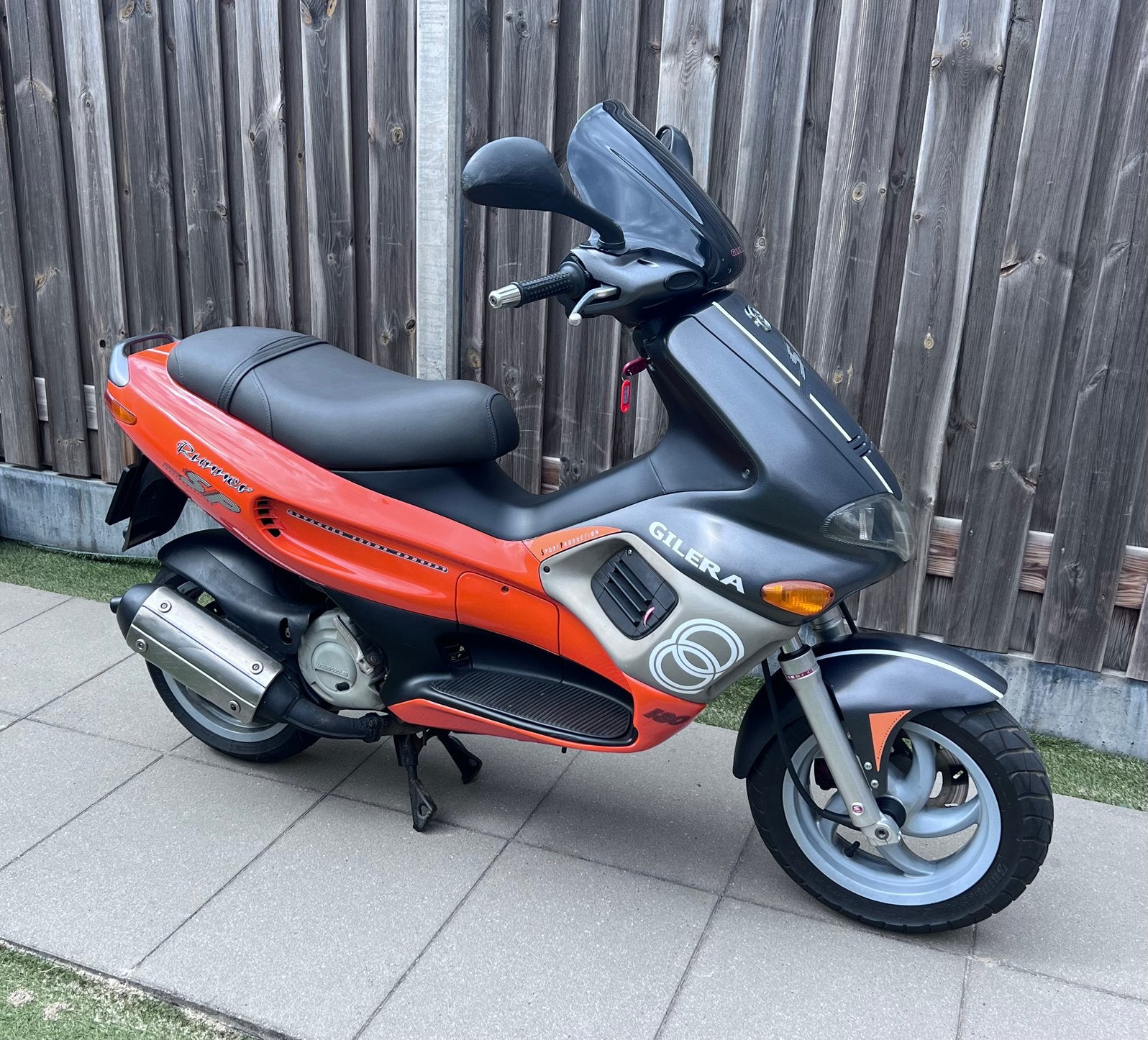 Gilera runner sp 180cc M08 bj2000 Fluo rosso, Ophalen of Verzenden, Zo goed als nieuw, Tweetakt, Overige modellen