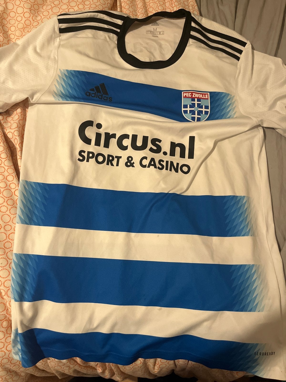 Officieel PEC Zwolle shirt 2024 - Zo goed als nieuw, Sport en Fitness, Maat M, Verzenden, Zo goed als nieuw, Shirt