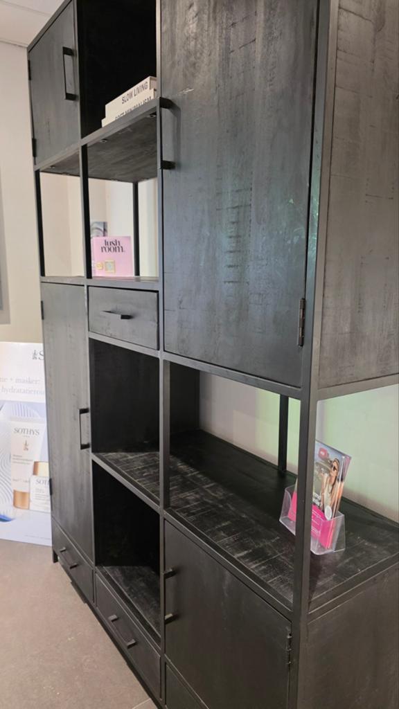 Boekenkast - buffetkast, Huis en Inrichting, Kasten | Boekenkasten, Zo goed als nieuw, 100 tot 150 cm, 200 cm of meer, 25 tot 50 cm