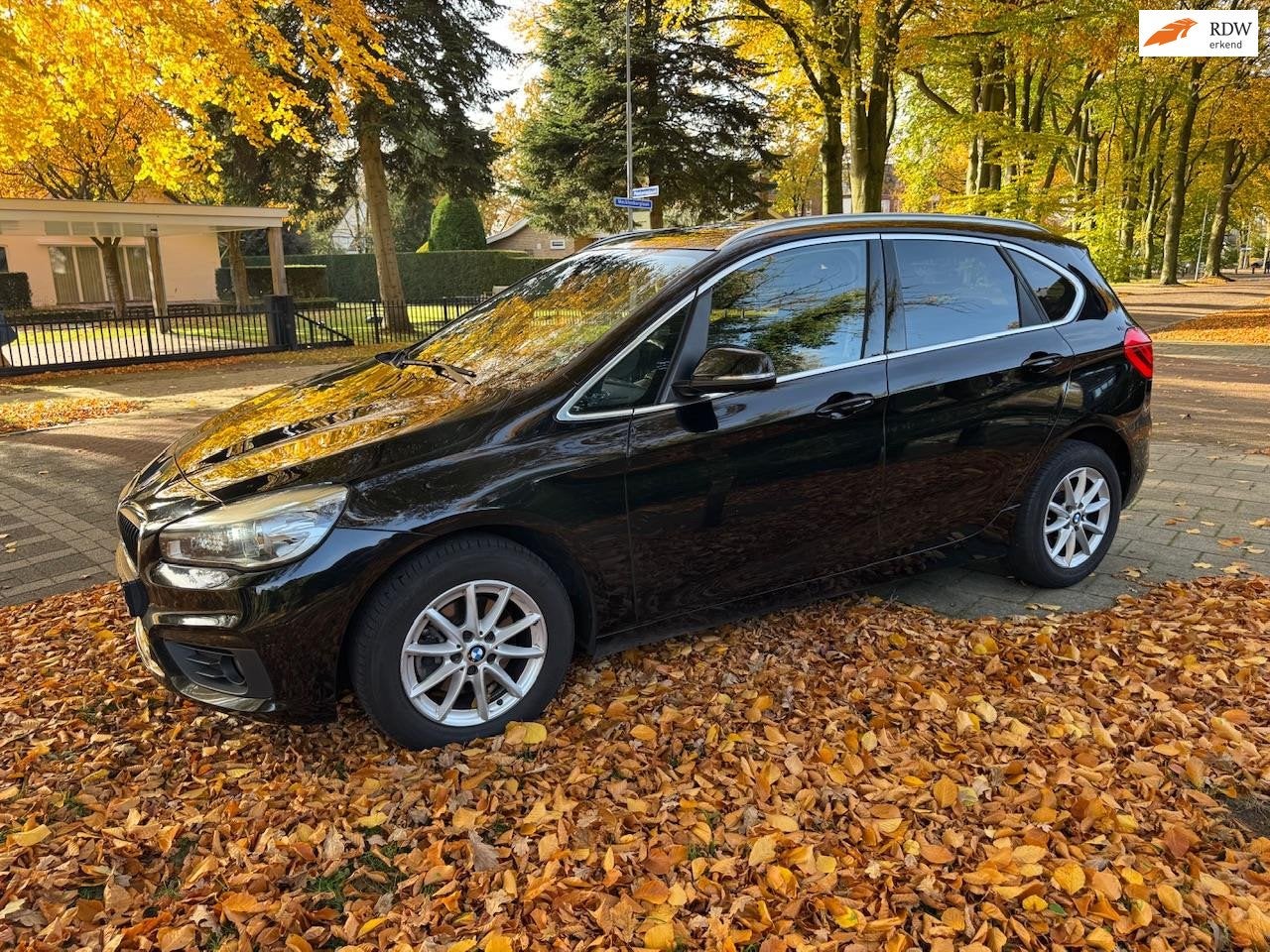 BMW 2-serie Active Tourer 216d Automaat Executive | NAP| APK, Auto's, Gebruikt, 116 pk, Zwart, Origineel Nederlands