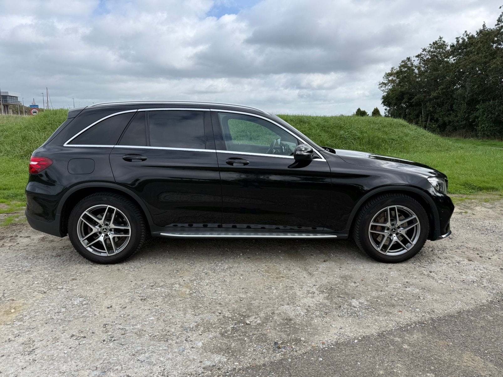 Mercedes GLC 250d AMG Line 4MATIC  | Zwart Metallic, Automaat, Bluetooth, Zwart, 2500 kg