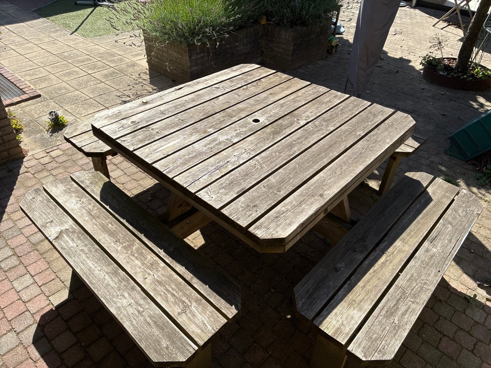 Robuuste 8-persoons picknicktafel (rondzit), Tuin en Terras, Ophalen, Gebruikt, Vierkant, Hout