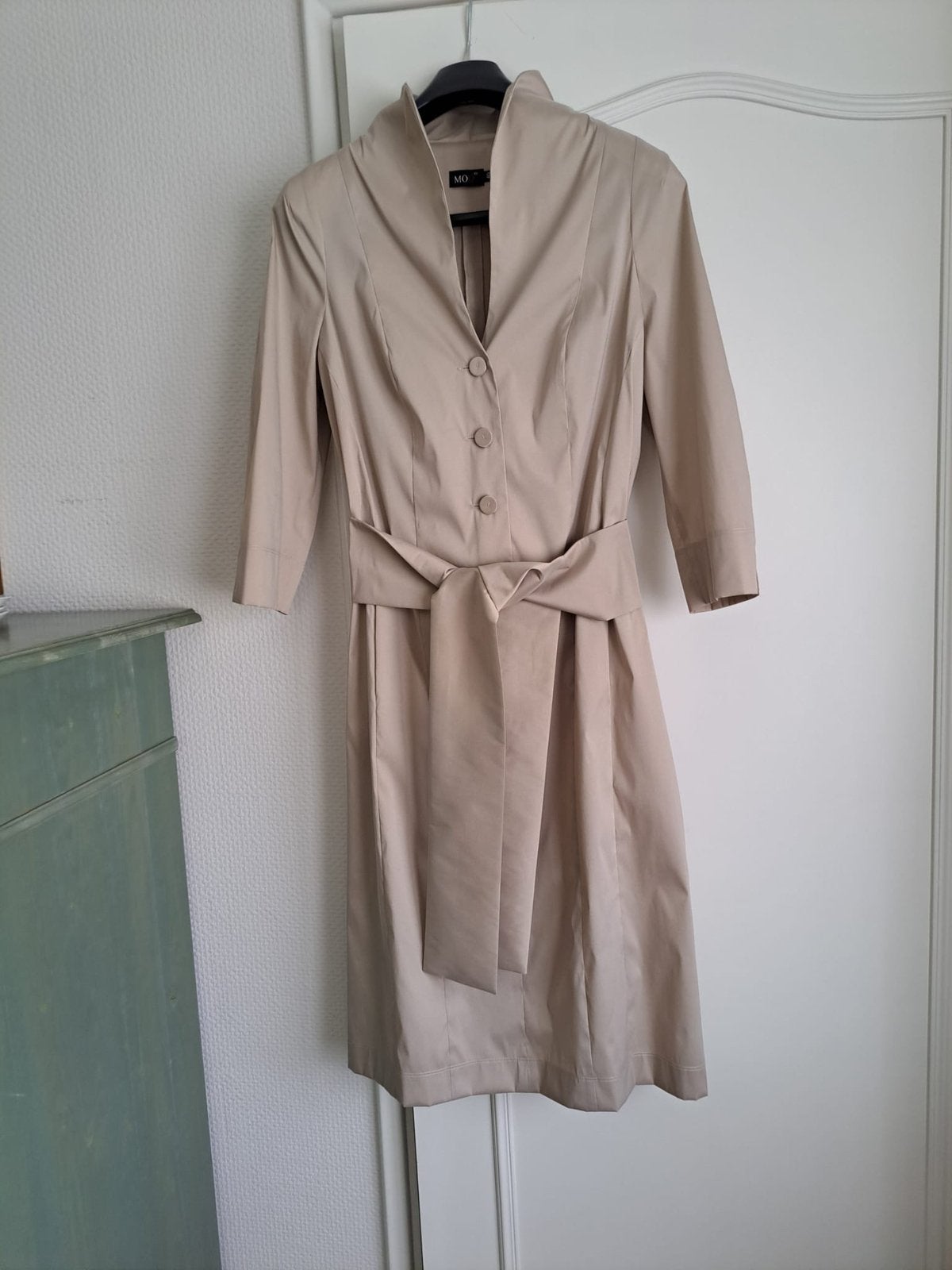 Jurk beige merk MOQ maat 40, Kleding | Dames, Beige, Nieuw, Knielengte, Ophalen