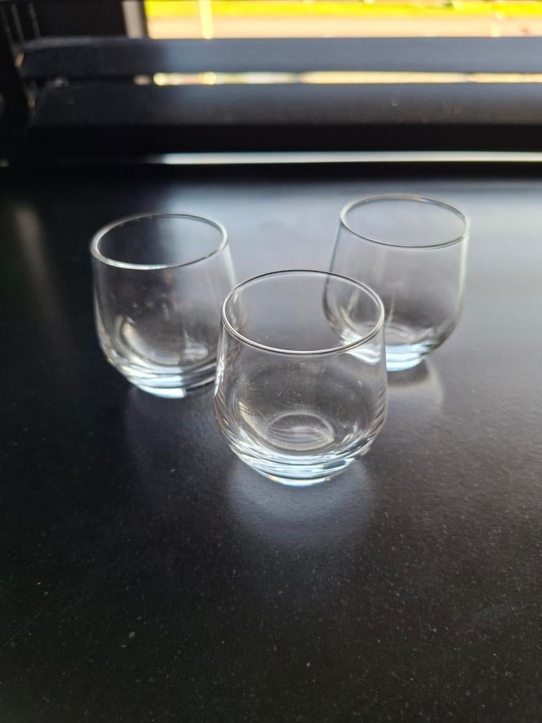 Drie kleine borrelglaasjes, Glas of Glazen, Ophalen of Verzenden, Overige stijlen, Glas
