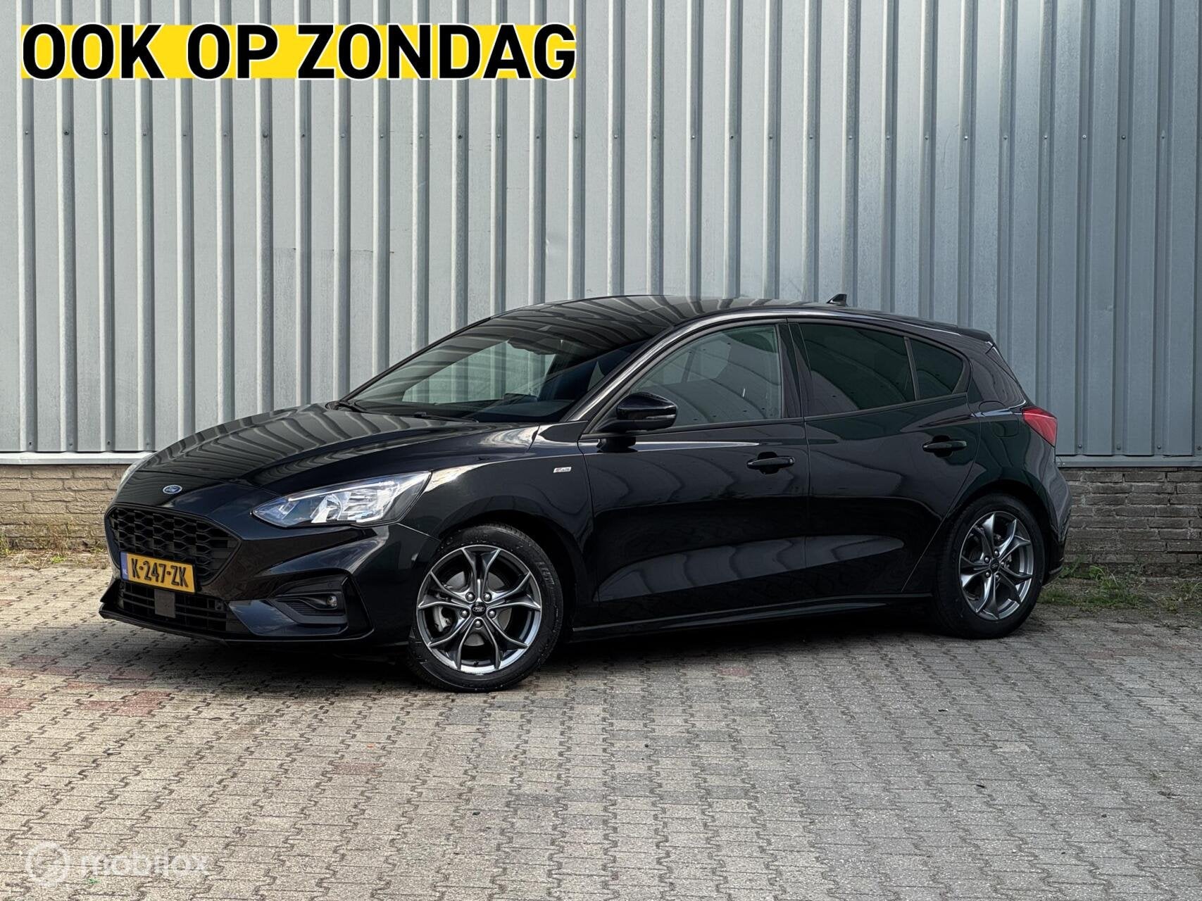 Ford Focus 1.0 ST-Line | CarPlay | Navi | PDC, 125 pk, Leder en Stof, Zwart, Bedrijf