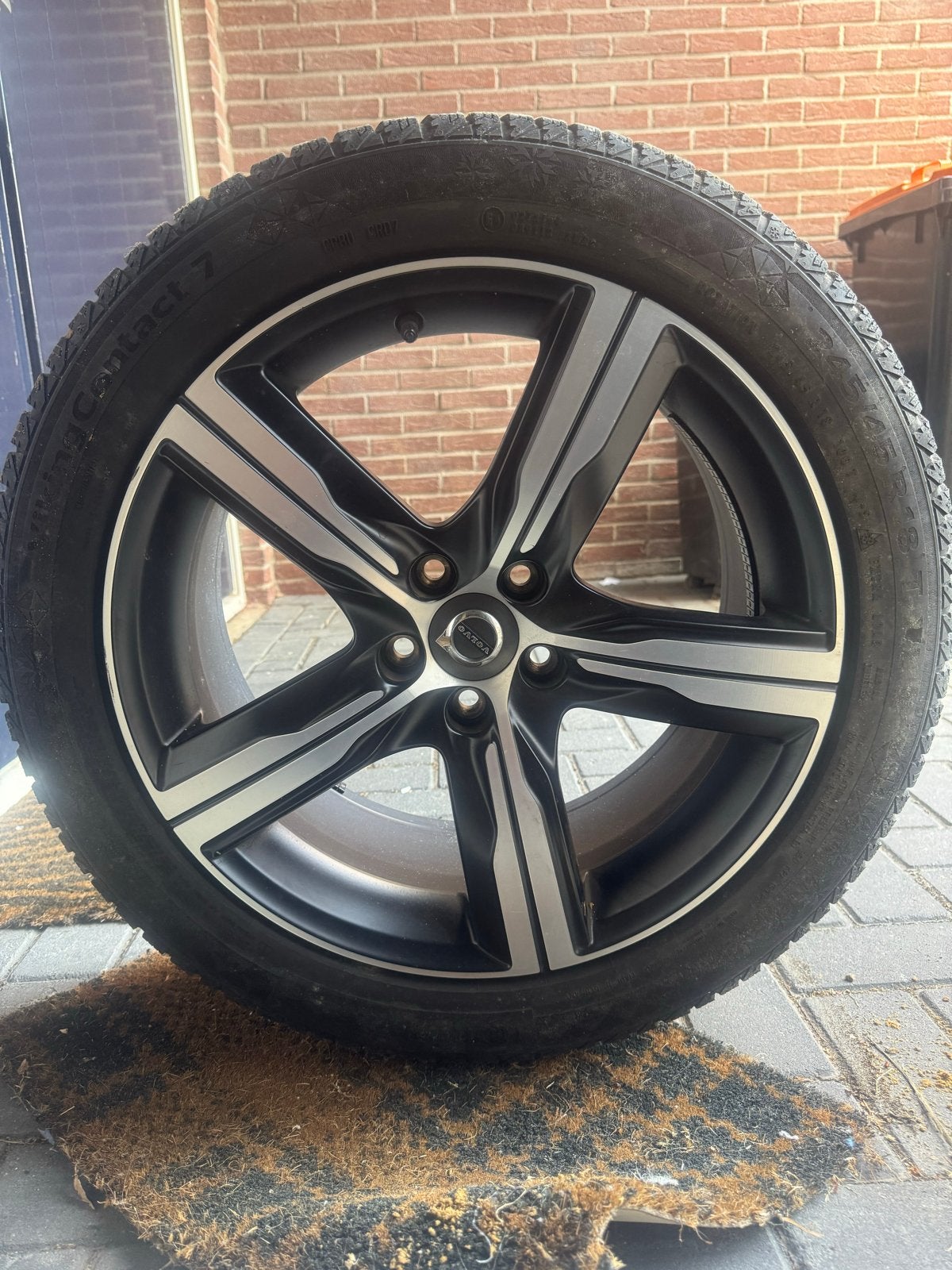 Originele Volvo velgen met winterbanden (5-6 mm profiel), Auto-onderdelen, Banden en Velgen, Ophalen, 18 inch, Gebruikt, Banden en Velgen