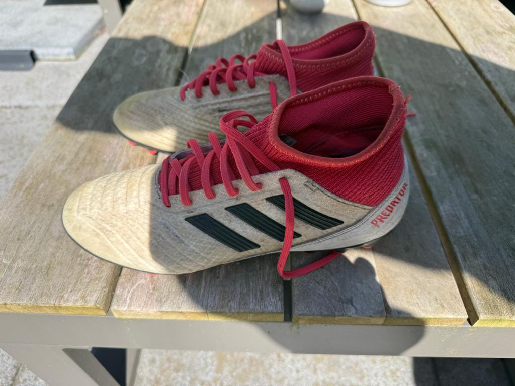 Voetbalschoen dames, Sport en Fitness, Voetbal, Gebruikt, Schoenen, Maat M, Ophalen of Verzenden