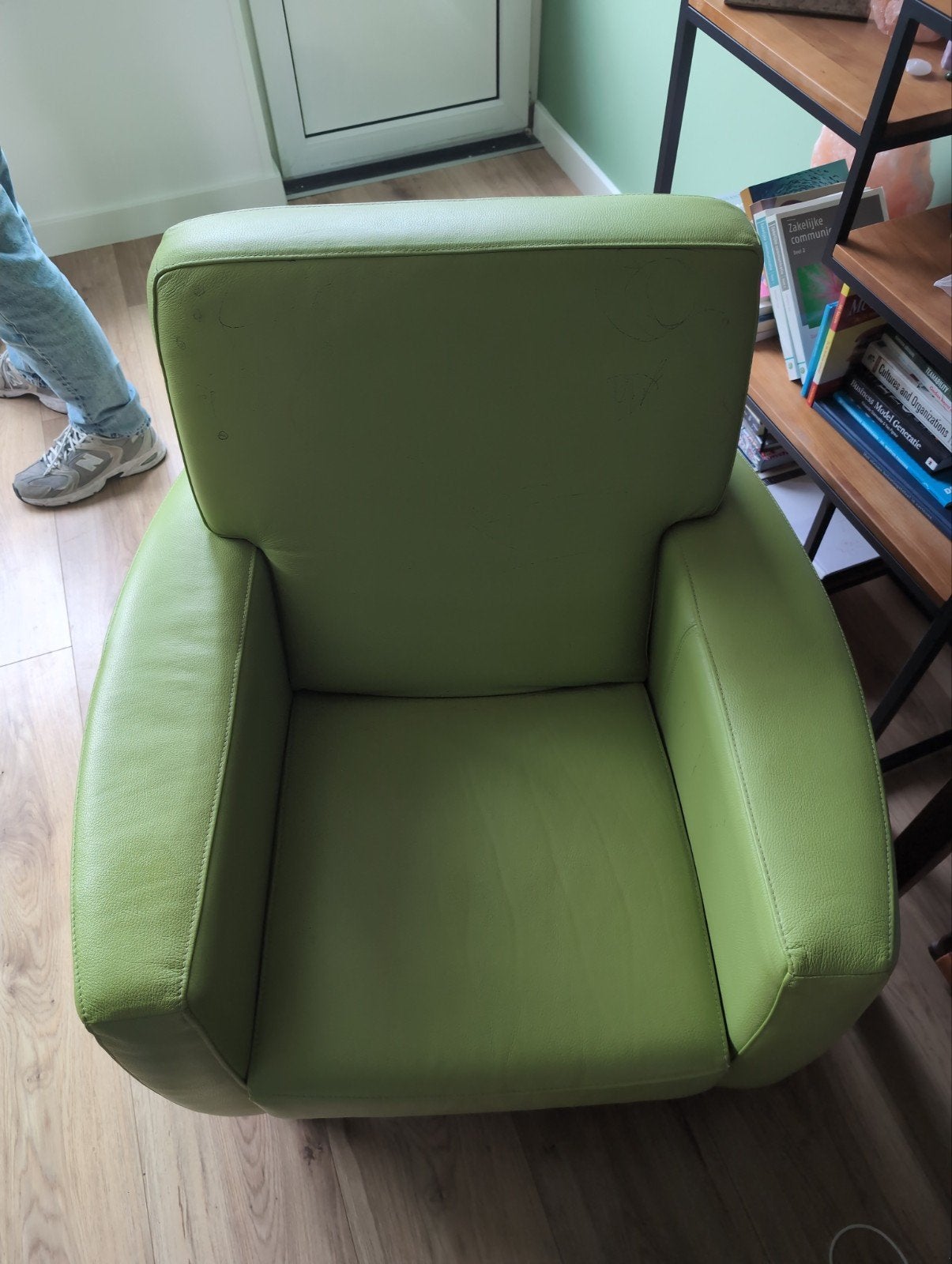 Gratis af te halen: Groene fauteuil en grijze tweezitsbank, Ophalen, Gebruikt, 75 tot 100 cm, 75 tot 100 cm