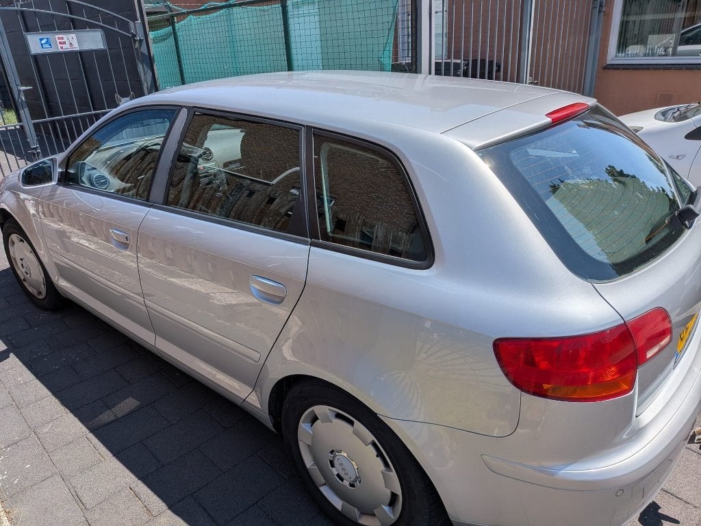 Audi A3 1.6 Sportback 85KW 2005 Grijs, Auto's, Audi, Voorwielaandrijving, 15 km/l, 4 cilinders, 1200 kg