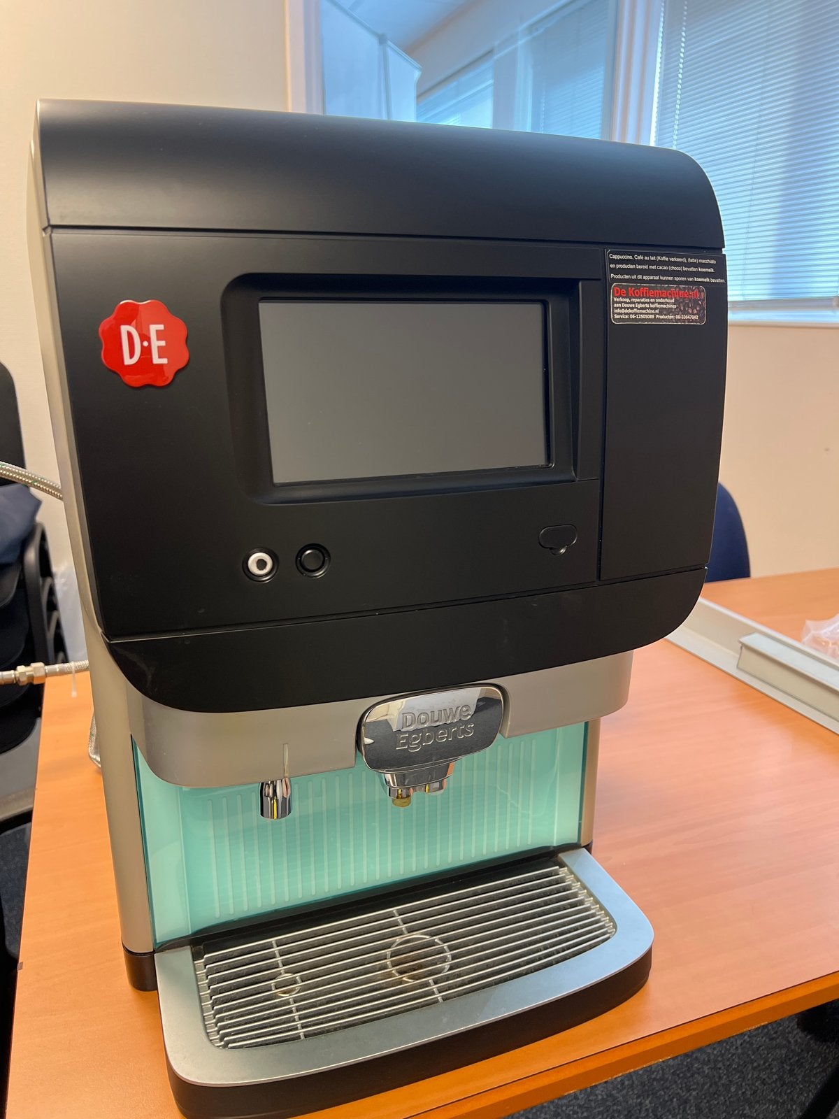 Douwe Egberts Koffiemachine met Brita filter, Gebruikt, 10 kopjes of meer, Koffiemachine, Koffiebonen