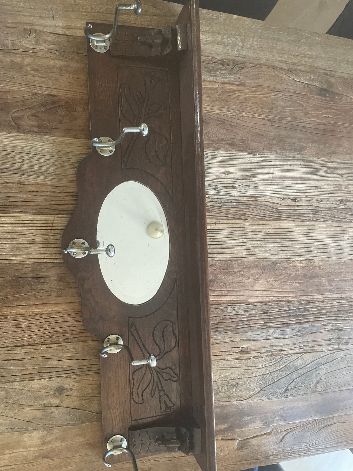 Antieke houten wandkapstok met spiegel en snijwerk, Gebruikt, 100 tot 150 cm, Hout, Ophalen