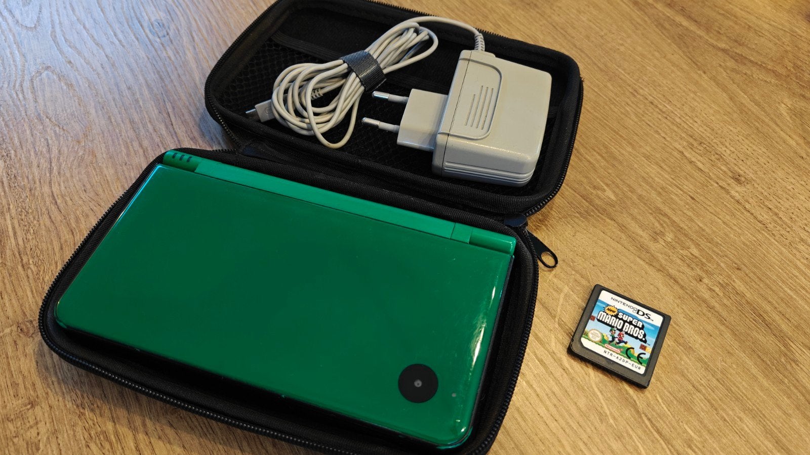 Nintendo DSi XL Groen + New Super Mario Bros, Spelcomputers en Games, Met games, Dsi XL, Gebruikt, Ophalen of Verzenden