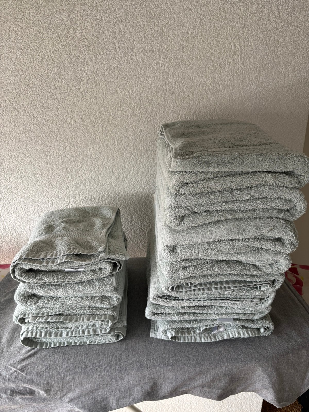 Complete Handdoek set, Huis en Inrichting, Badkamer | Badtextiel en Accessoires, Zo goed als nieuw, Handdoek, Ophalen