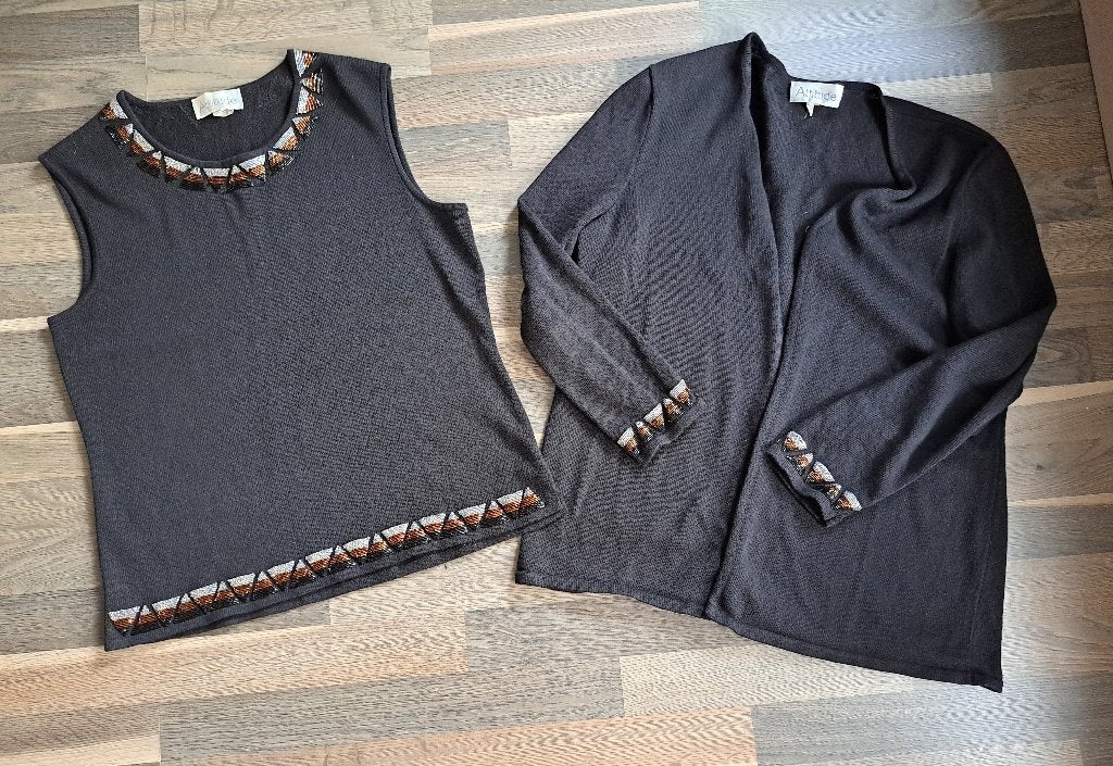 Twinset, Attitude, met wol, mt 42, goud en zilver boord, Zwart, Maat 42/44 (L), Ophalen of Verzenden, Zo goed als nieuw