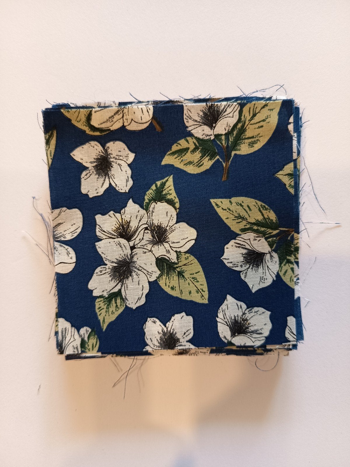 50 patchwork lapjes, Blauw, Nieuw, Ophalen of Verzenden, 30 tot 120 cm