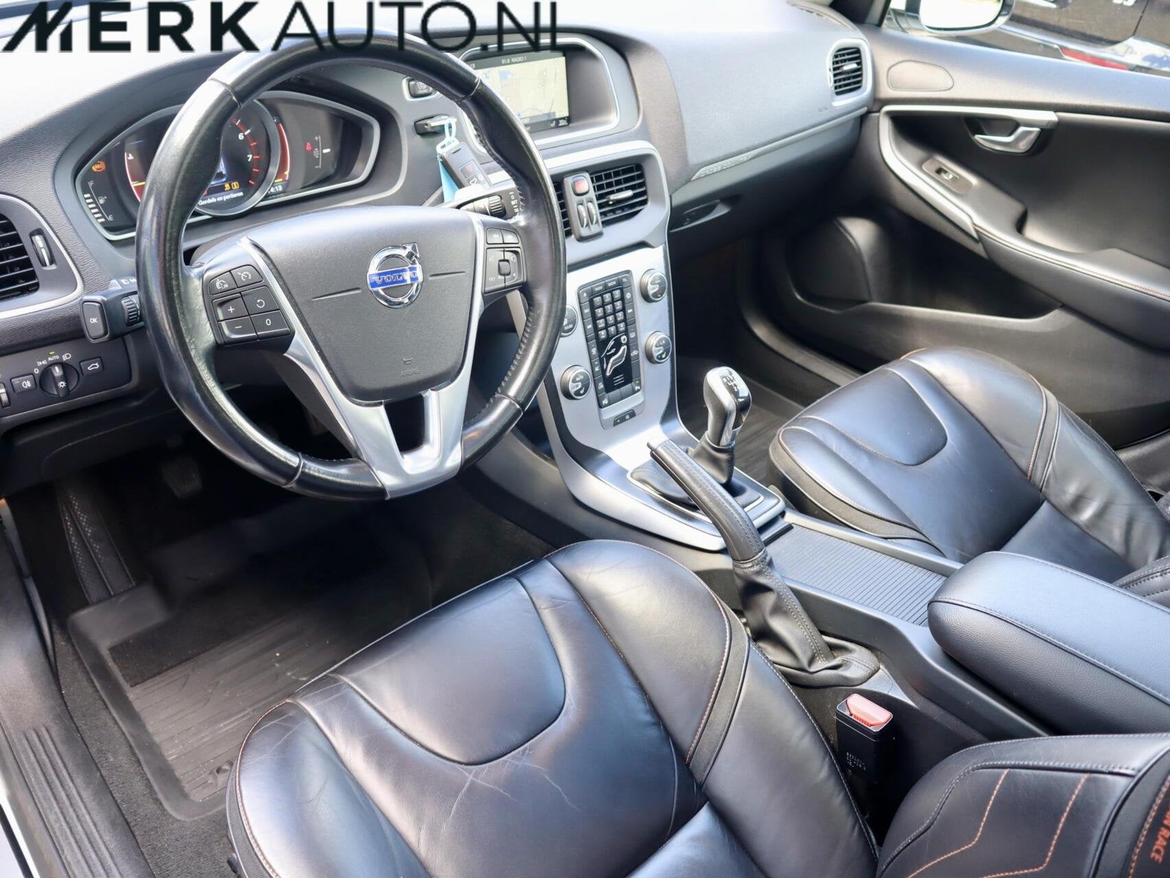 Volvo V40 Cross Country 1.6 T4 Ocean Race, Panodak, Leder, Auto's, Volvo, Voorwielaandrijving, Gebruikt, Zwart, 4 cilinders