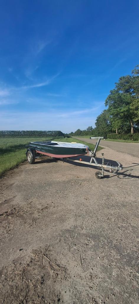 Boot met moter en trailer, Fietsen en Brommers, Brommers | Tomos, Ophalen of Verzenden