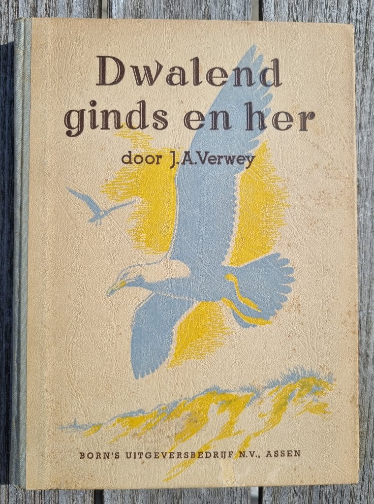 Dwalend ginds en her  Boek over veldbiologie, Gelezen, Ophalen of Verzenden, J.A. Verweij, Natuur algemeen