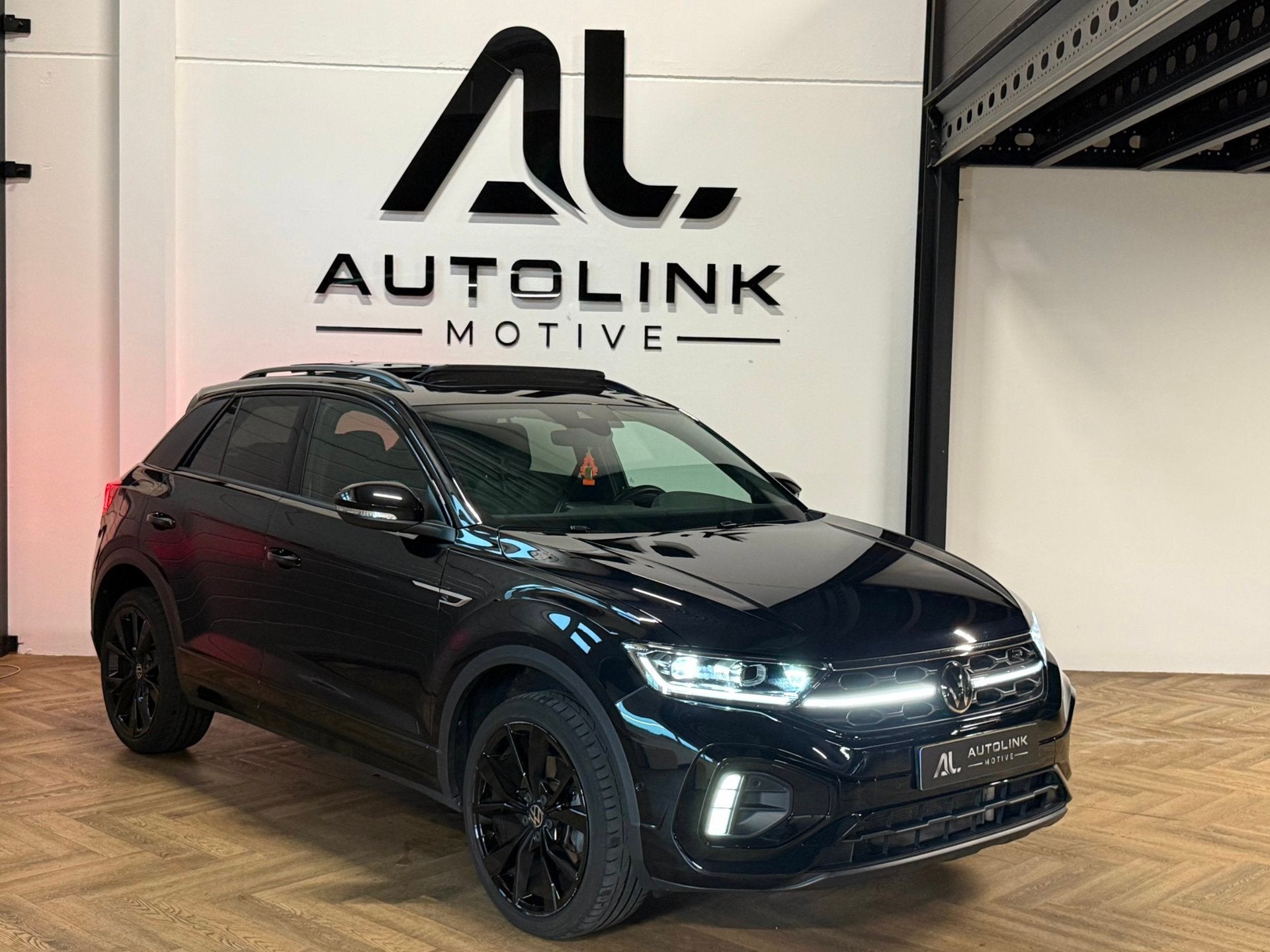 Volkswagen T-Roc 1.5 TSI 3x R-Line Panorama/Black Style/Keyl, Auto's, 1258 kg, Zwart, 4 cilinders, 150 pk