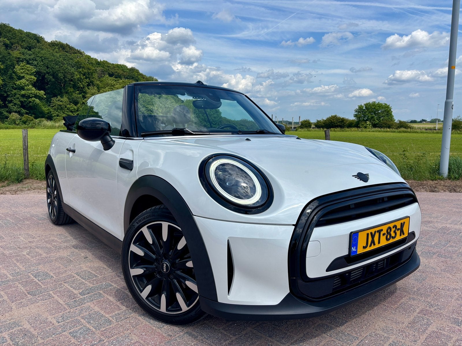 MINI Cooper 1.5 Cabrio Aut./ Carplay/ Keyless/ LED/ PDC/2023, Auto's, 136 pk, Cabriolet, 4 stoelen, Wit