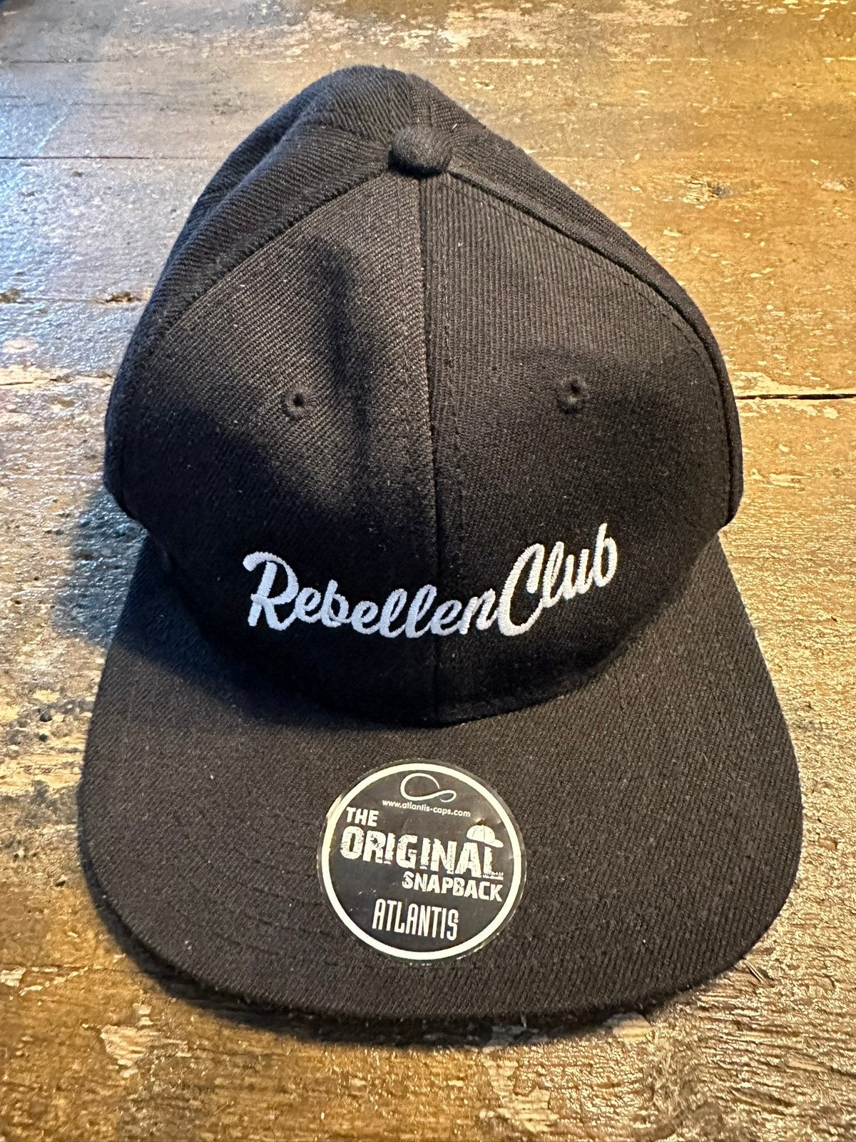Rebellen Club, the original snapback Atlantis., Ophalen of Verzenden, Zo goed als nieuw, Pet