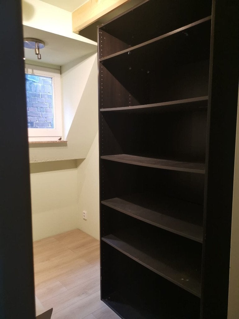 Donkerbruine Boekenkast met Planken - 230 cm hoog, Ophalen, Met plank(en), Gebruikt, 100 tot 150 cm