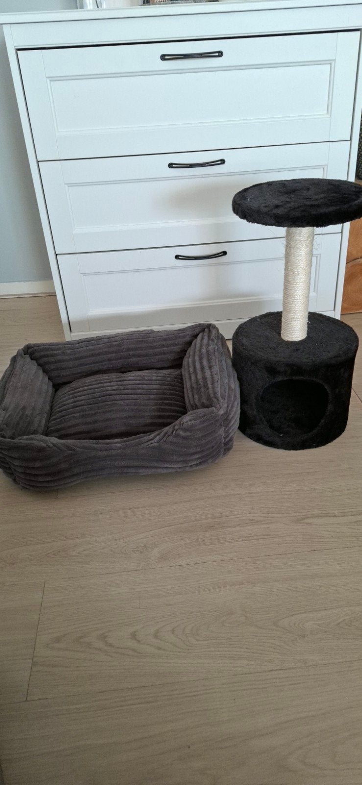 Kitten krabpaal en fijne mand, Dieren en Toebehoren, Ophalen, Zo goed als nieuw