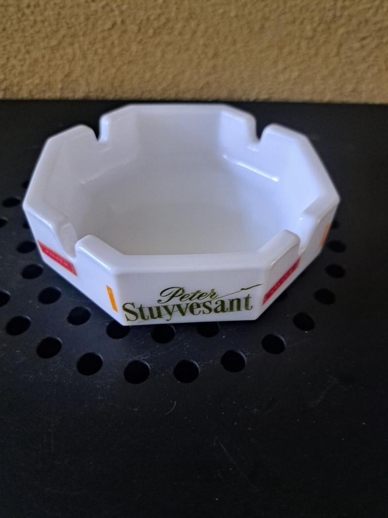 Vintage Peter Stuyvesant asbak.Diam. 11 cm - Wit, achthoekig, Ophalen, Gebruikt, Asbak