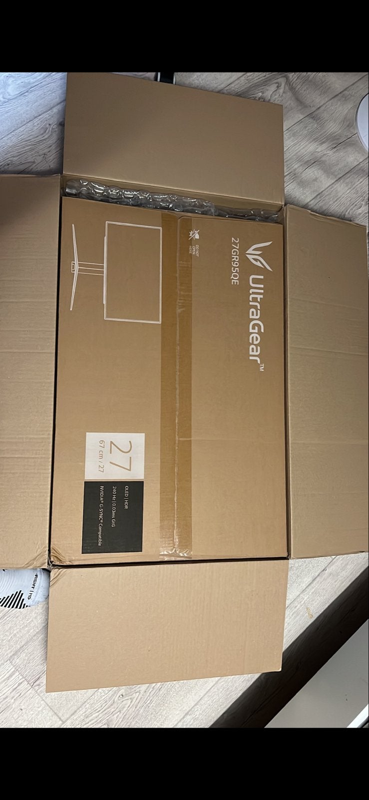 LG UltraGear 27GR95QE-B OLED Gaming Monitor 240Hz QHD, Computers en Software, Monitoren, Gaming, In hoogte verstelbaar, Zo goed als nieuw