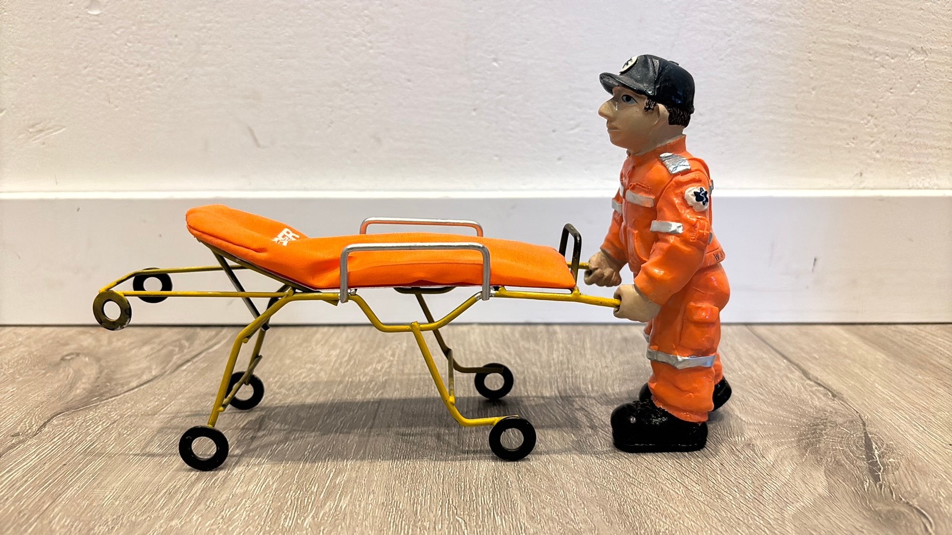 Ambulance broeder met brancard, Verzamelen, Ophalen of Verzenden, Zo goed als nieuw, Dier