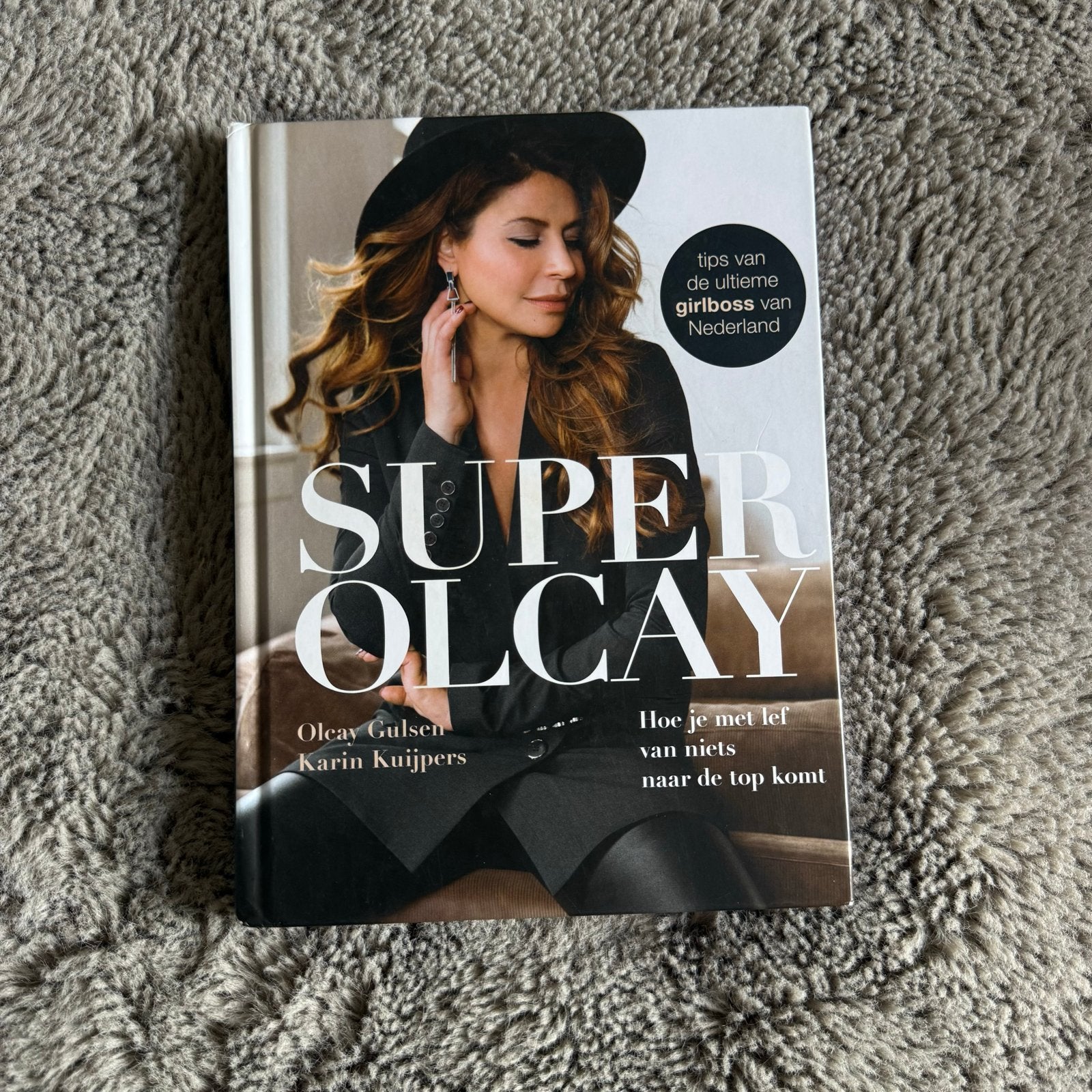 Super Olcay - Boek Olcay Gulsen (goede staat), Ophalen of Verzenden, Zo goed als nieuw, Film, Tv en Media