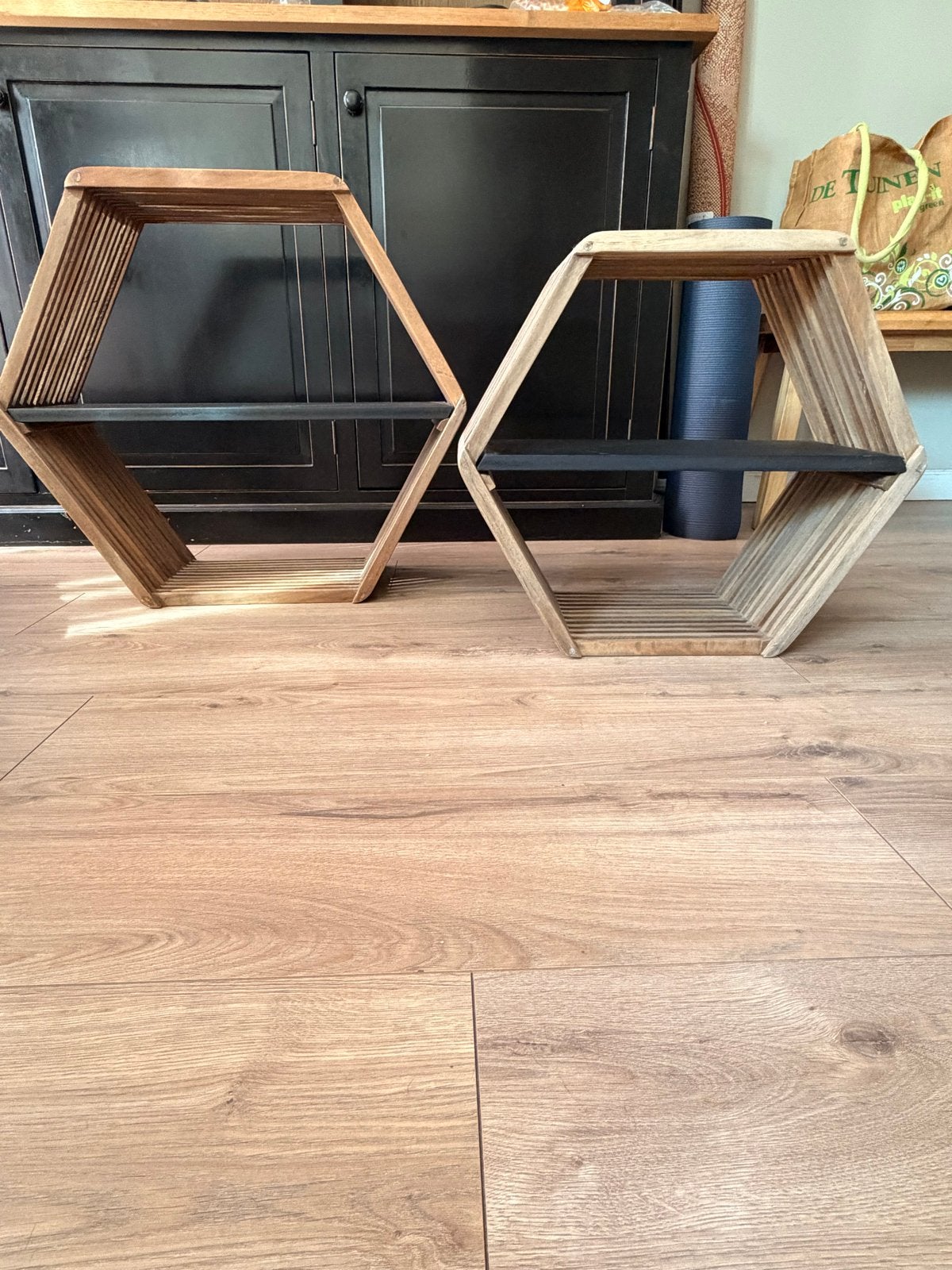 Set van 2 decoratieve wandkastjes - Hexagon design, Ophalen, Zo goed als nieuw