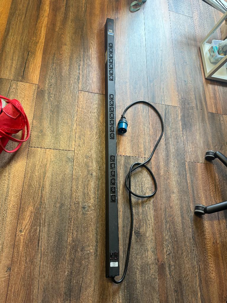 Avocent PM20i-32A Intelligente PDU (Extern Voeding), Computers en Software, Servers, Ophalen, Gebruikt, Onbekend