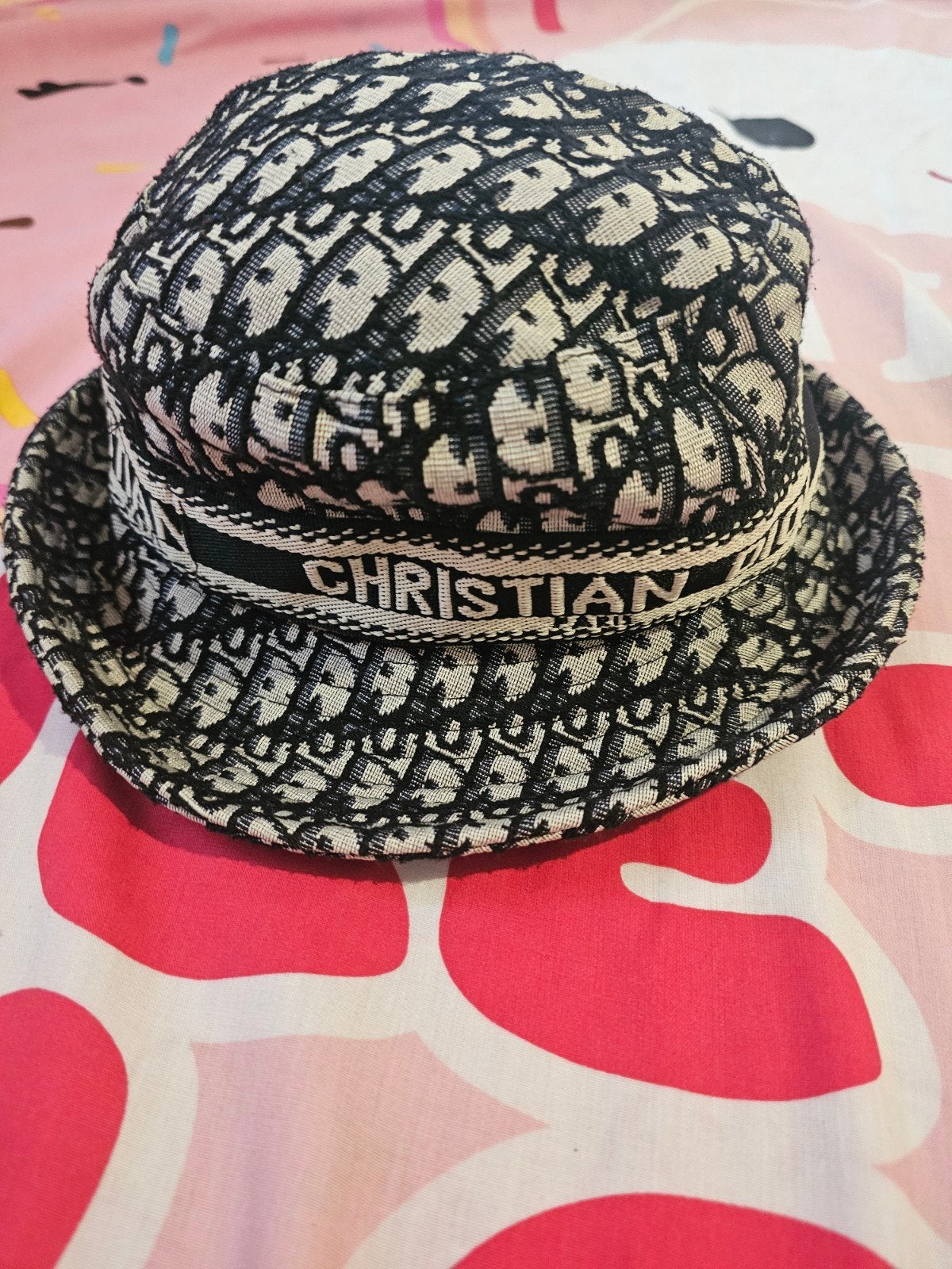 Christian Dior Bucket Hat - Zo goed als nieuw, Kleding | Dames, Hoed, Zo goed als nieuw, Christian Dior, One size fits all