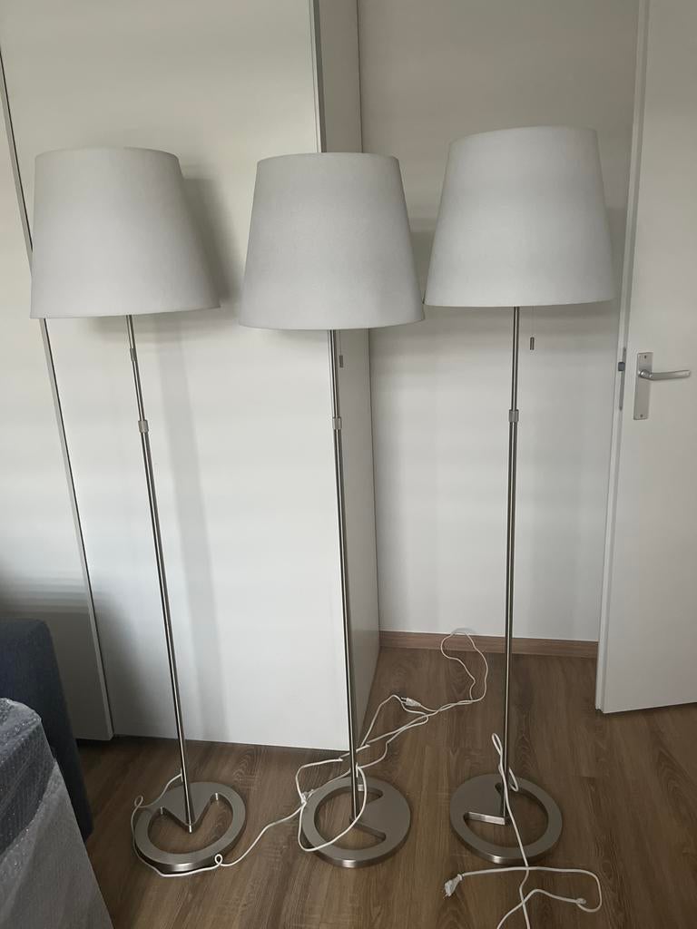 Set van 2 IKEA Nyfors vloerlampen, RVS met witte kap, Ophalen, Zo goed als nieuw, Metaal, 150 tot 200 cm